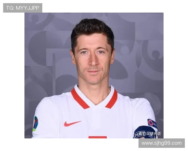 莱万多夫斯基在巴萨体系中的角色变化解析:战术适应能力评估